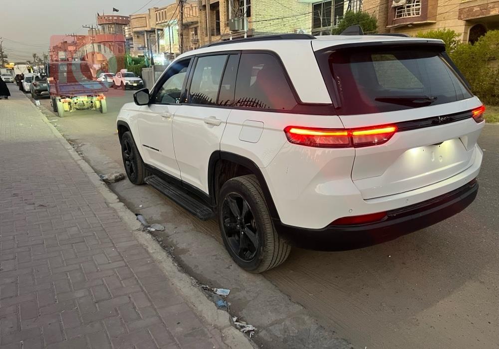 جیپ گراند شیرۆکی